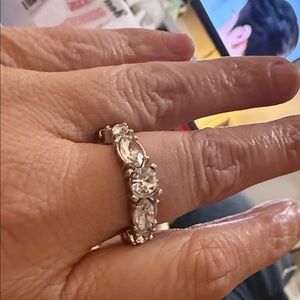 Stunning Silver Women's Ring with Clear Stones